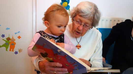 Le lien entre la grand-mère maternelle et l'enfant est important