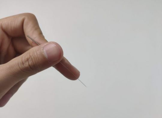 Les aiguilles d'acupuncture sont très fines, à usage unique et stérilisées.