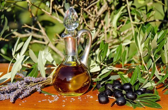 L'huile d'olive a la capacité à réparer les tissus abimés