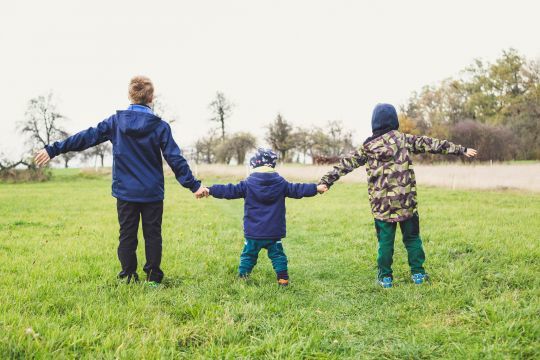 Aller faire des balades à l'extérieur pour que les enfants se défoulent