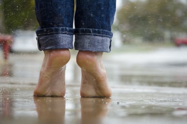 Les nombreux bienfaits de la marche sous la pluie